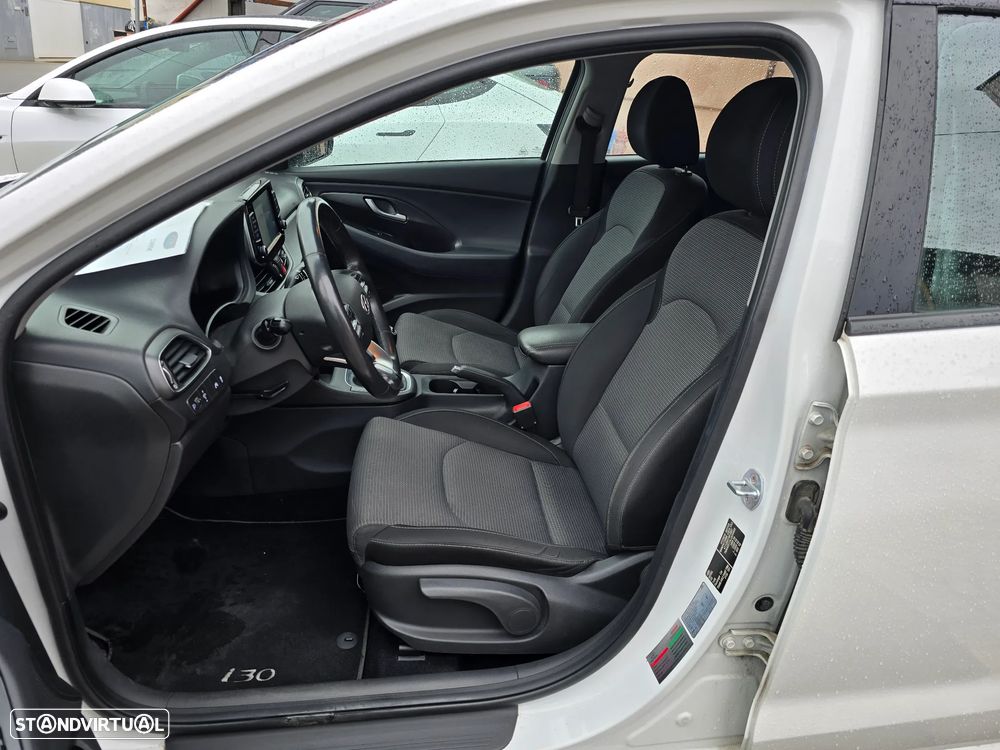 Hyundai i30 1.6 CRDI Comfort+Navi - 10