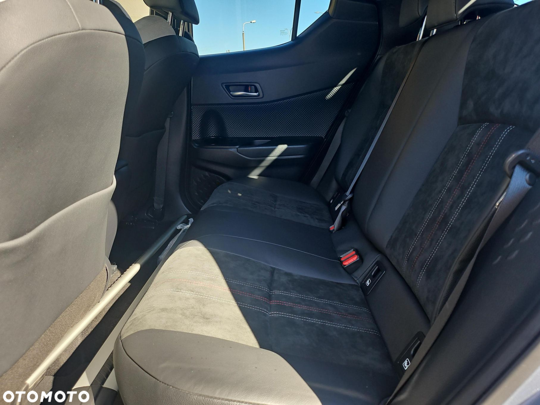 Toyota C-HR 1.8 Hybrid GPF GR Sport - 12