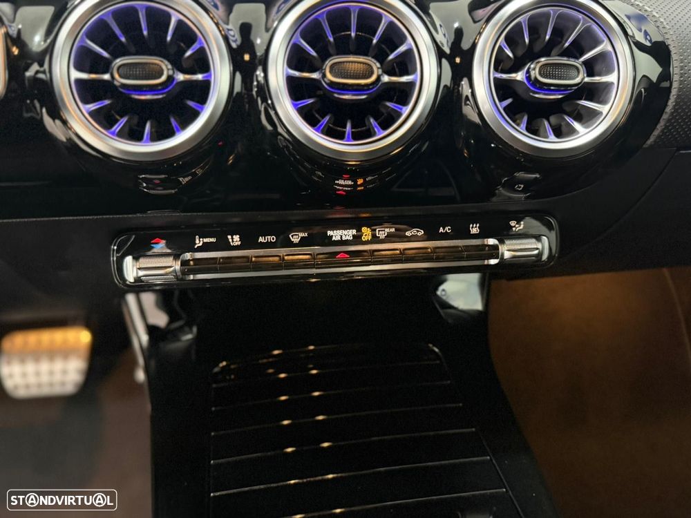 Mercedes-Benz A 250 Limousine e AMG Line - 12