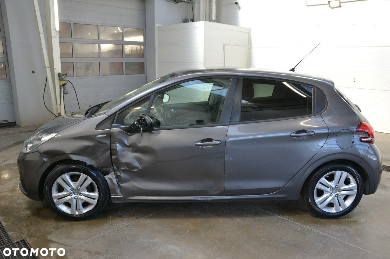 Peugeot 208 - 4