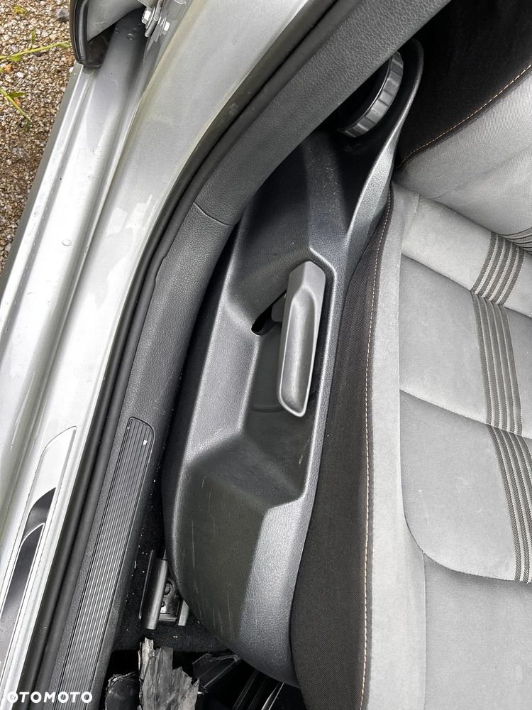 VW Golf Sportsvan 2016 Fotele Kanapa Boczki Podgrzewane - 11