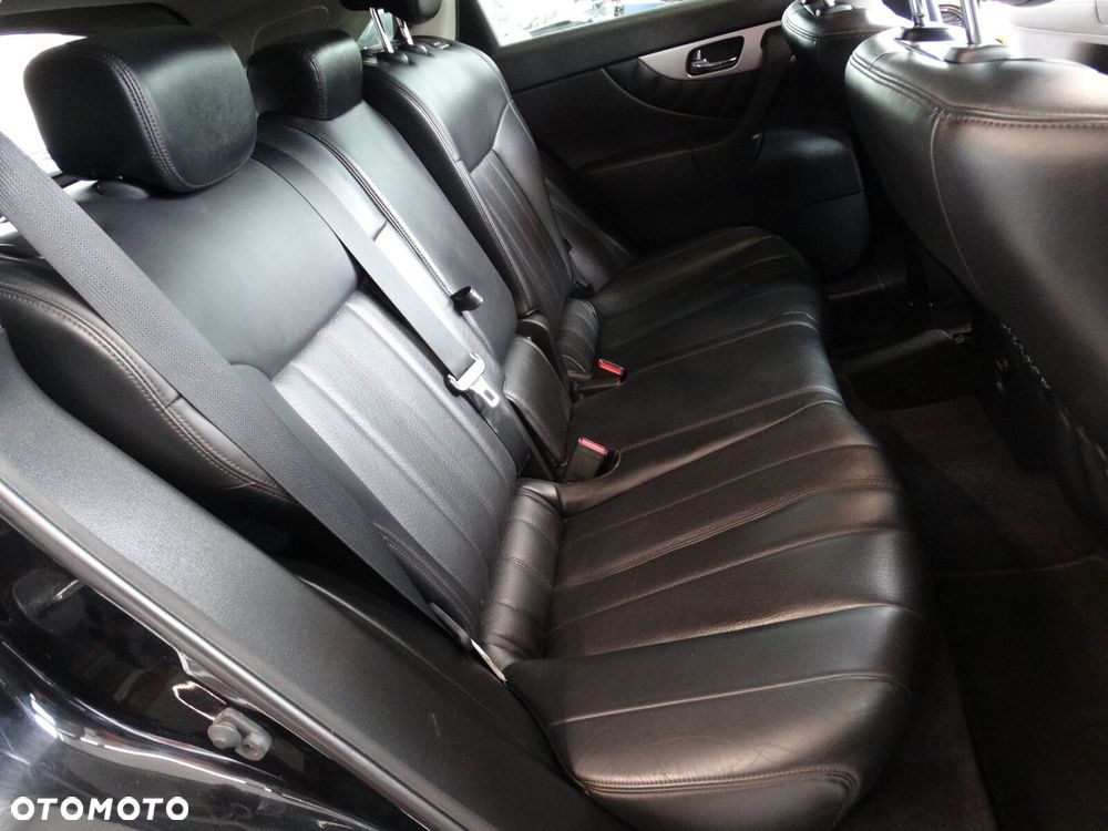 Infiniti QX70 - 12
