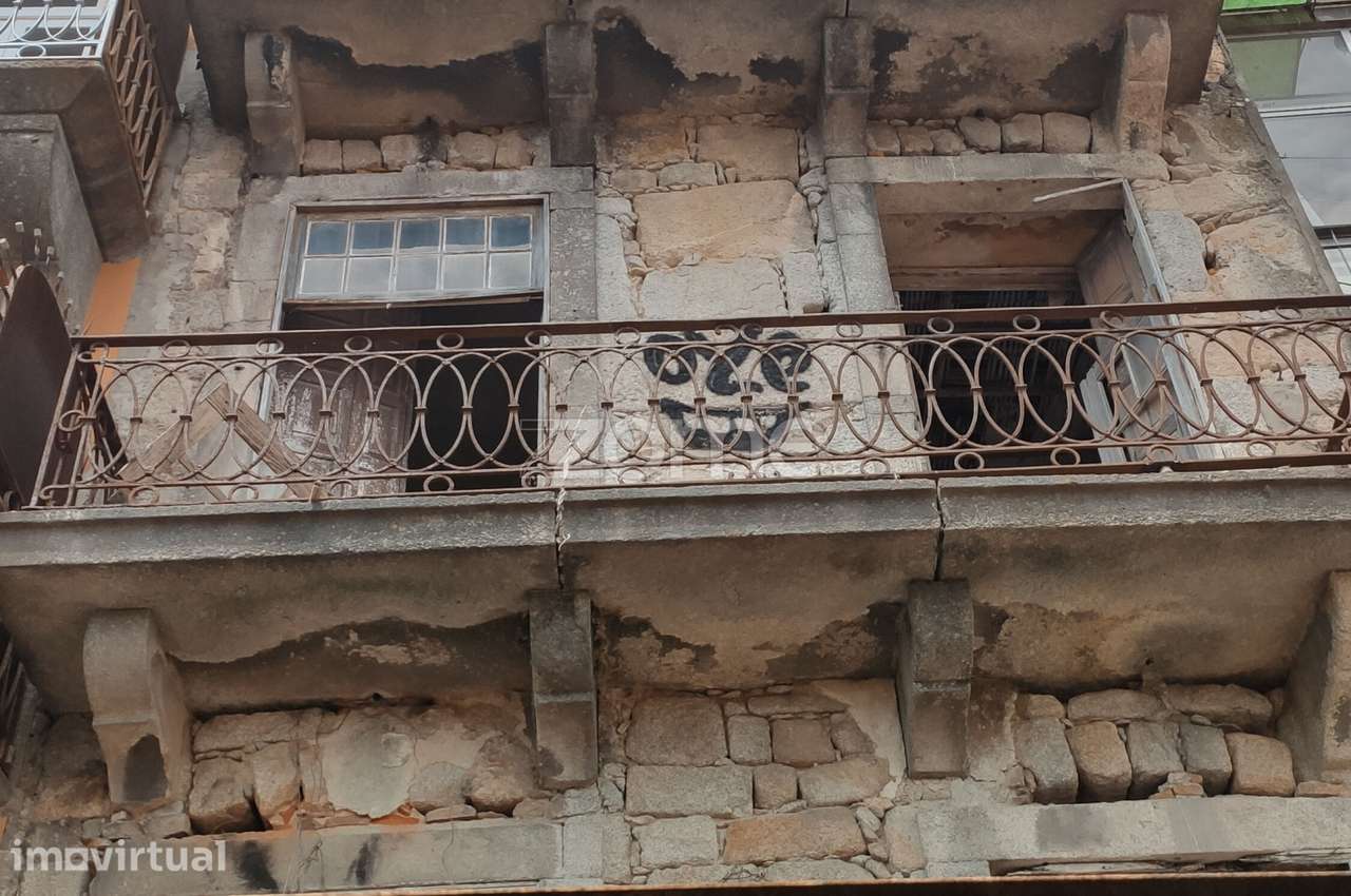 Prédio com Vista Rio na Zona Histórico do Porto - Grande imagem: 2/32