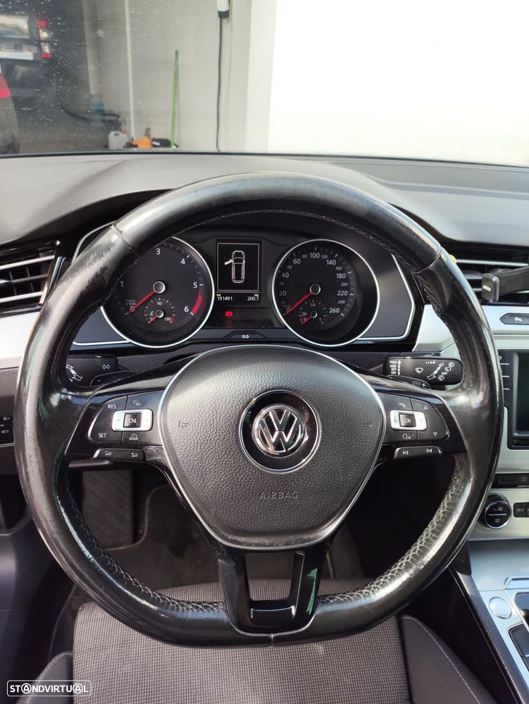 VW Passat Variant 1.6 TDI Confortline DSG - 8