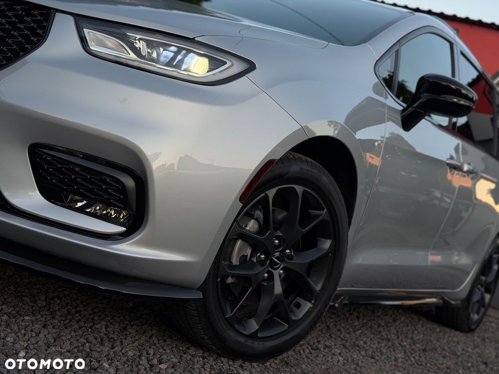 Chrysler Pacifica - 3