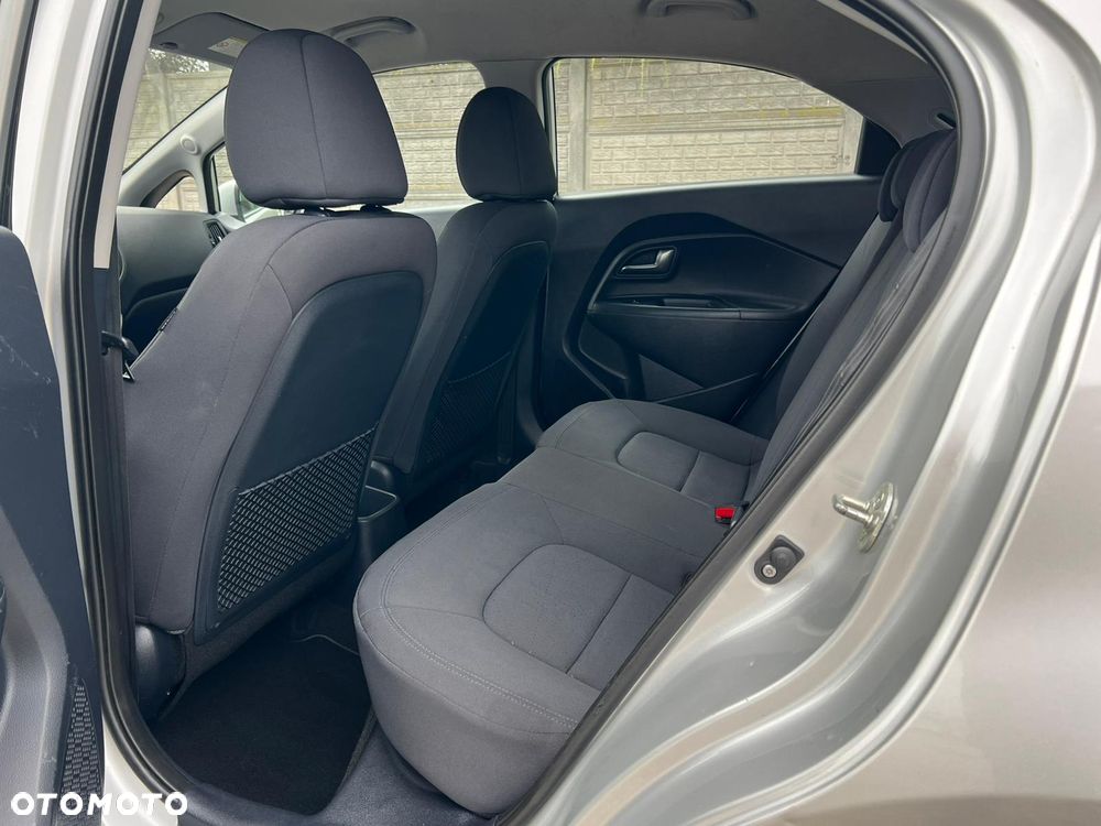 Kia Rio 1.2 Dream Team Edition - 21
