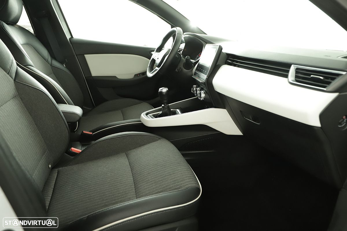 Renault Clio - 23