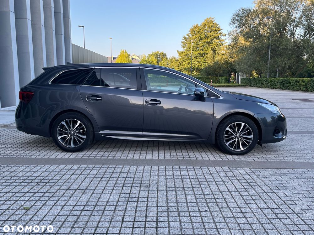 Toyota Avensis 1.8 Prestige MS - 6