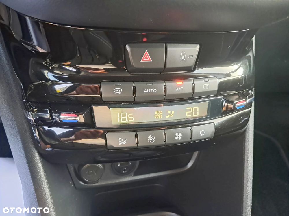 Peugeot 208 PureTech 82 Allure - 11