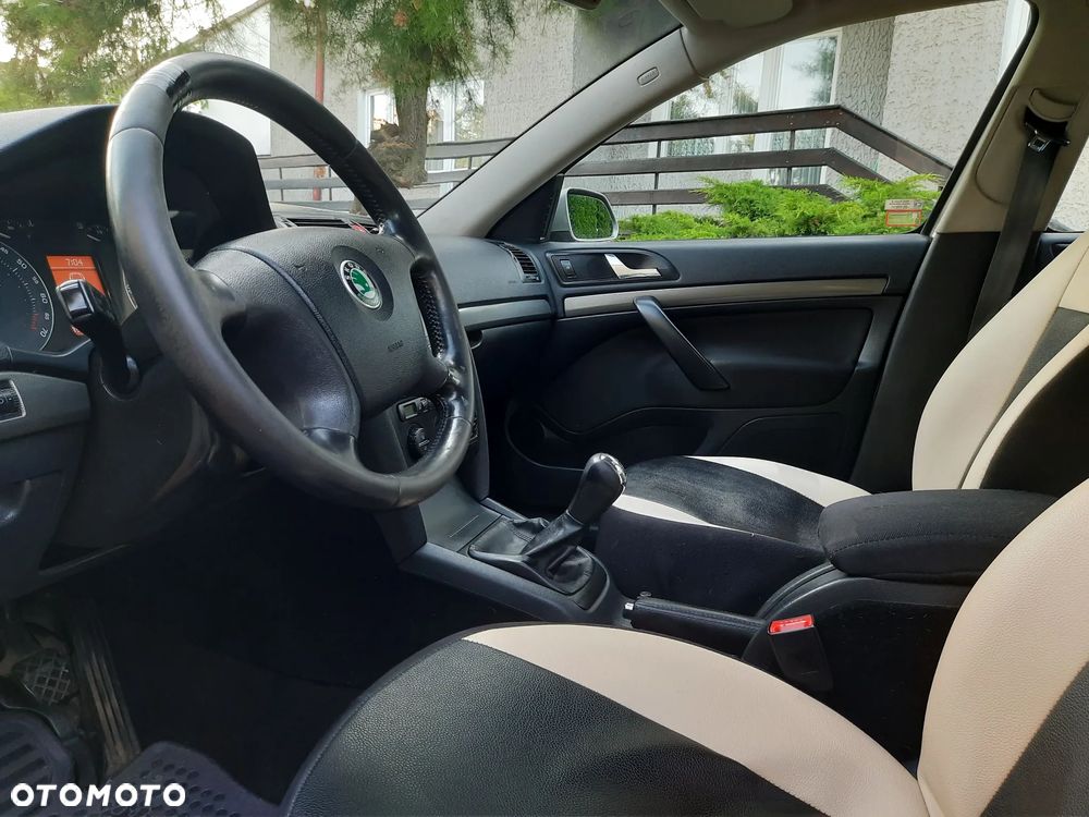 Skoda Octavia 1.6 Combi Style - 18