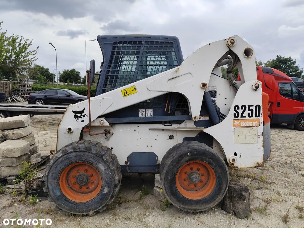 Bobcat S250 - 9