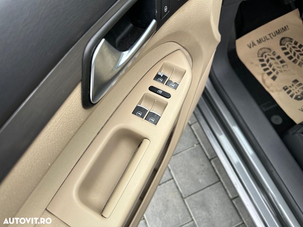 Volkswagen Touran - 12