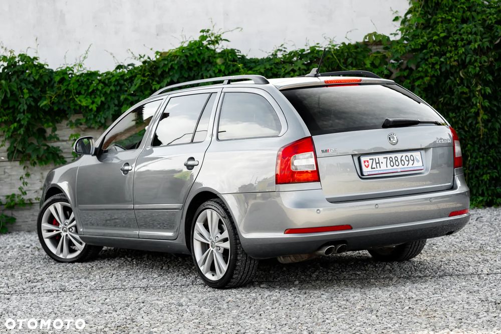 Skoda Octavia 2.0 TSI DSG RS - 10