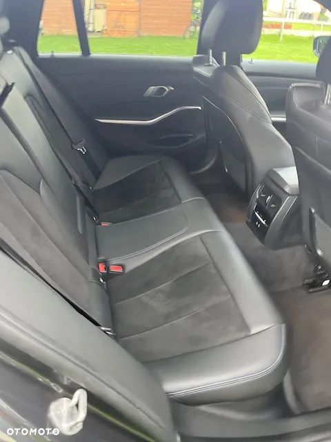BMW Seria 3 320d xDrive M Sport sport - 9