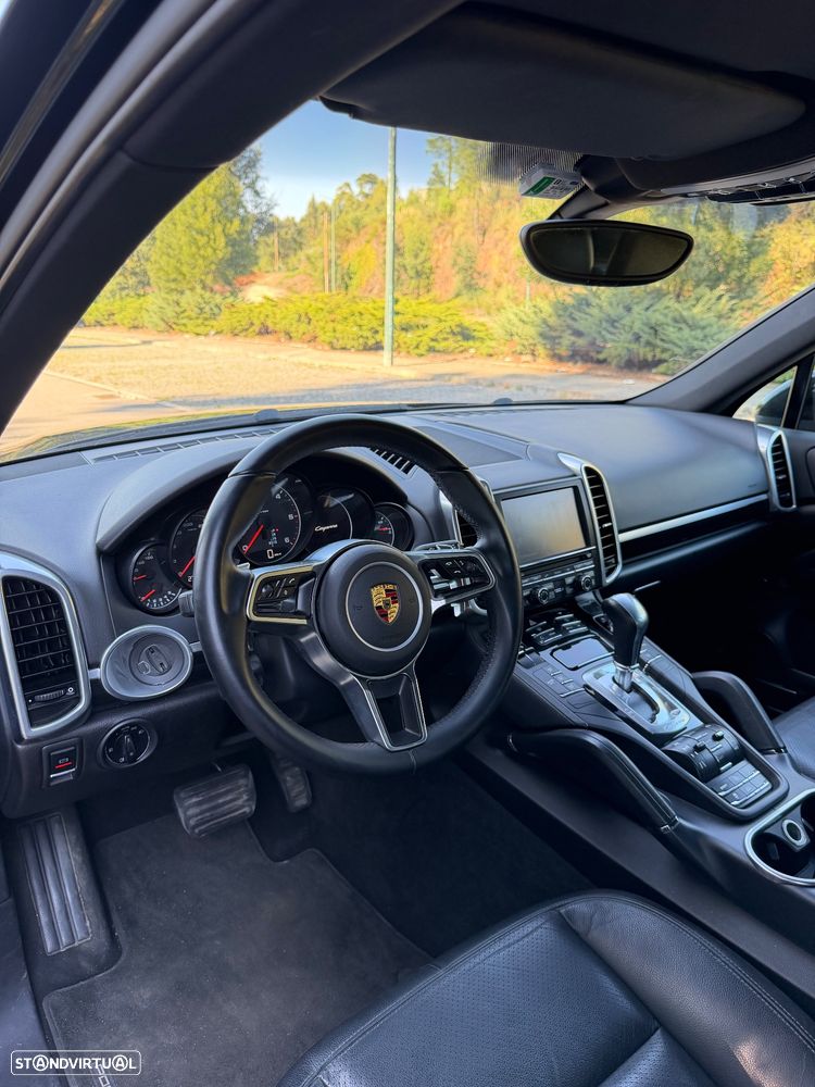 Porsche Cayenne 3.0 V6 - 4