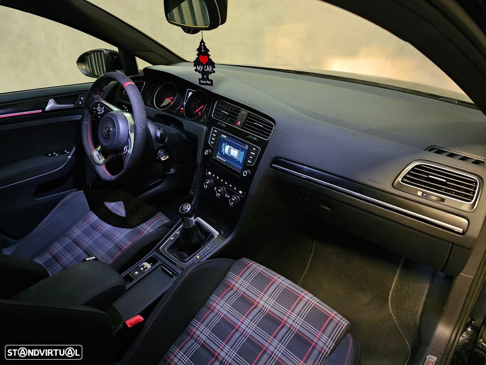 VW Golf 2.0 TSi GTi - 10