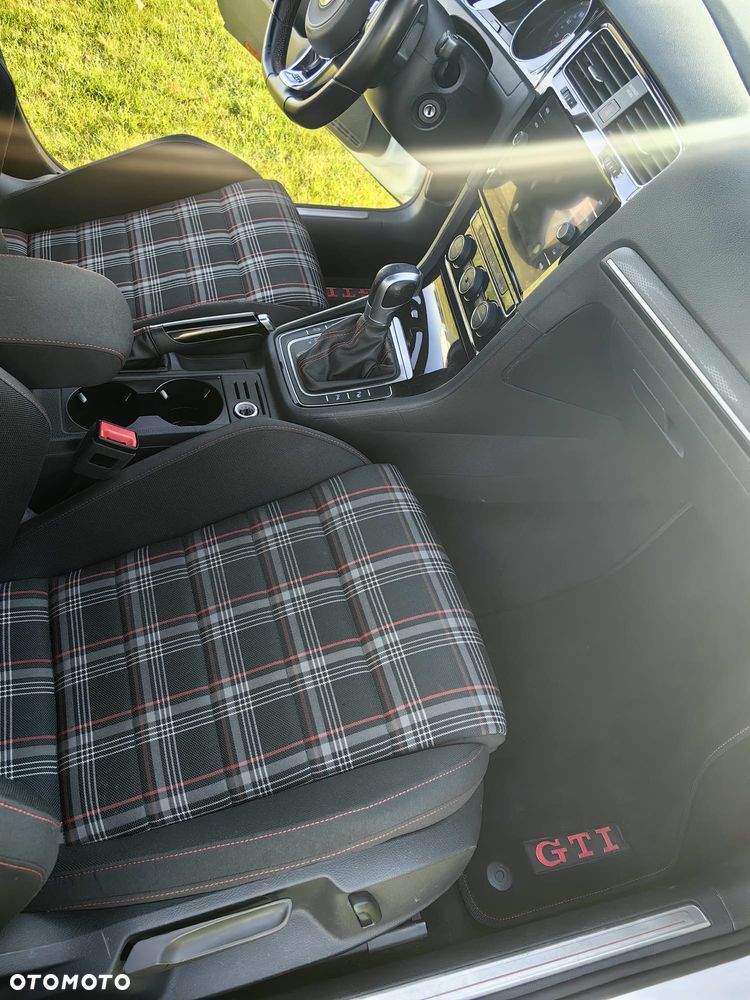 Volkswagen Golf GTI (BlueMotion Technology) DSG Performance - 8