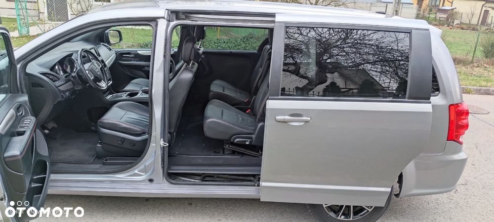 Dodge Grand Caravan - 9