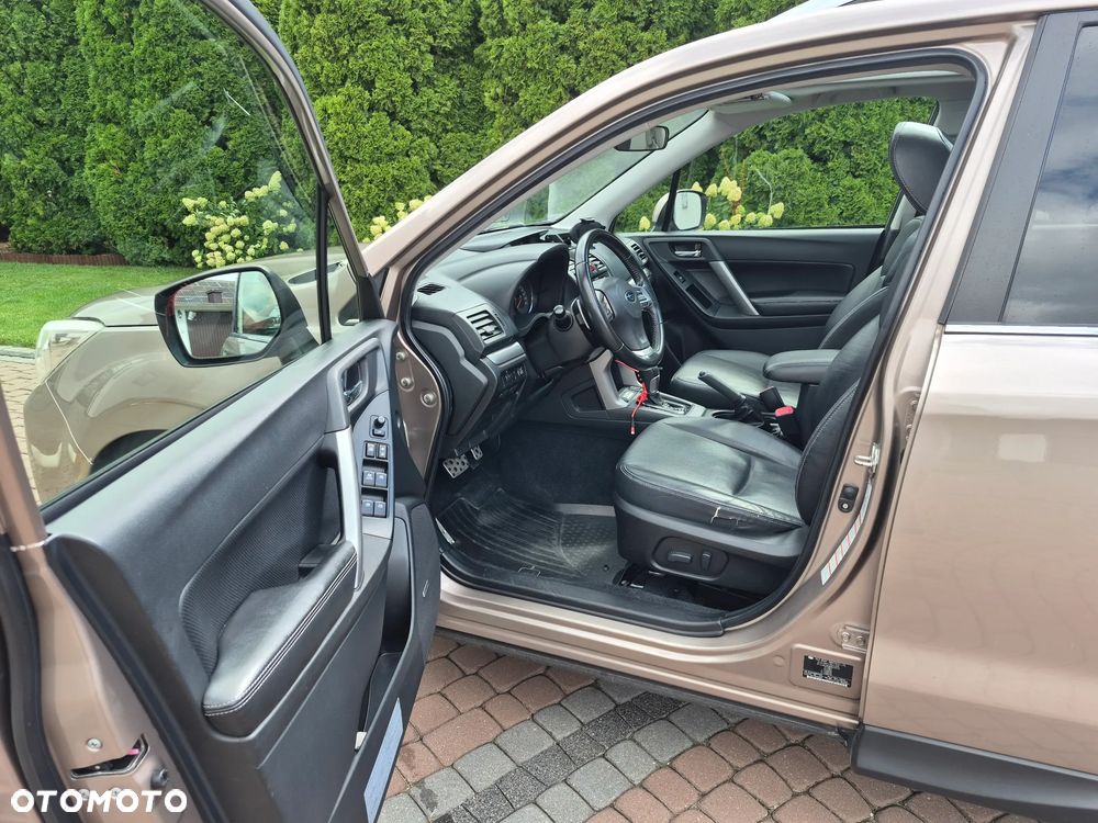 Subaru Forester 2.0XT Platinum Lineartronic - 10
