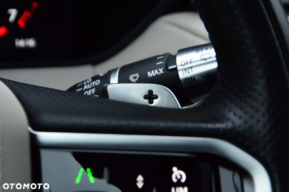 Land Rover Range Rover Velar 2.0 P250 R-Dynamic - 27