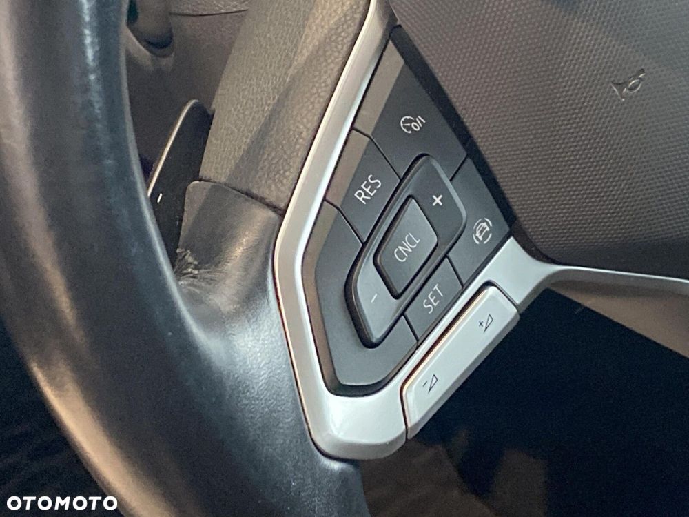 Volkswagen Passat - 11