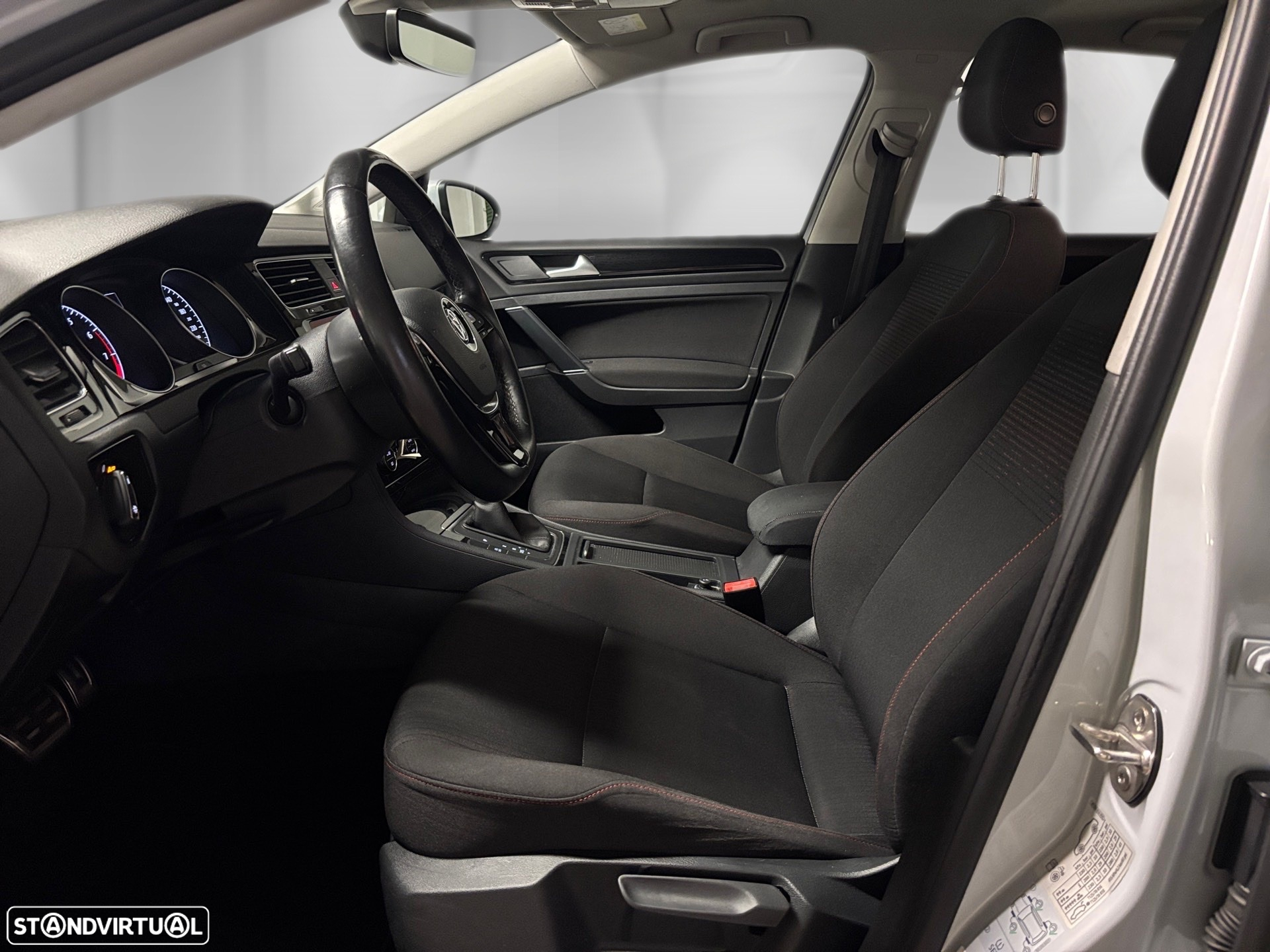 VW Golf 1.0 TSI Trendline DSG - 5