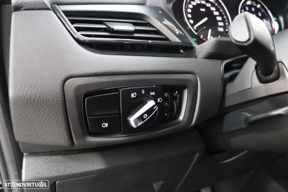 BMW 225xe Active Tourer - 4