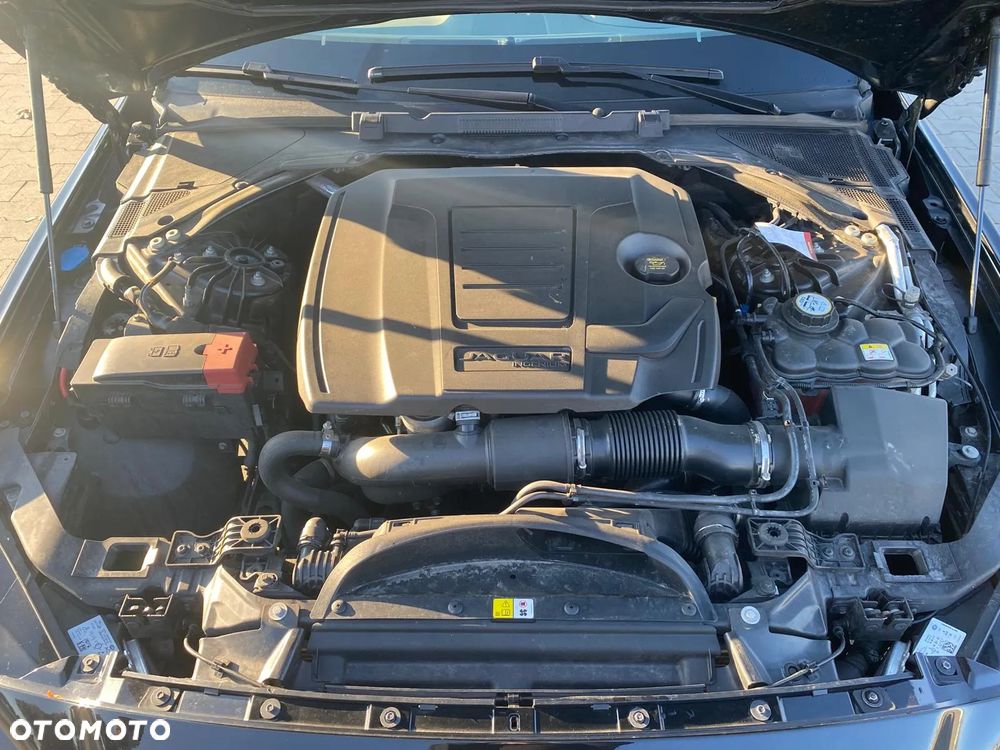 Jaguar XE 2.0 T Prestige - 23