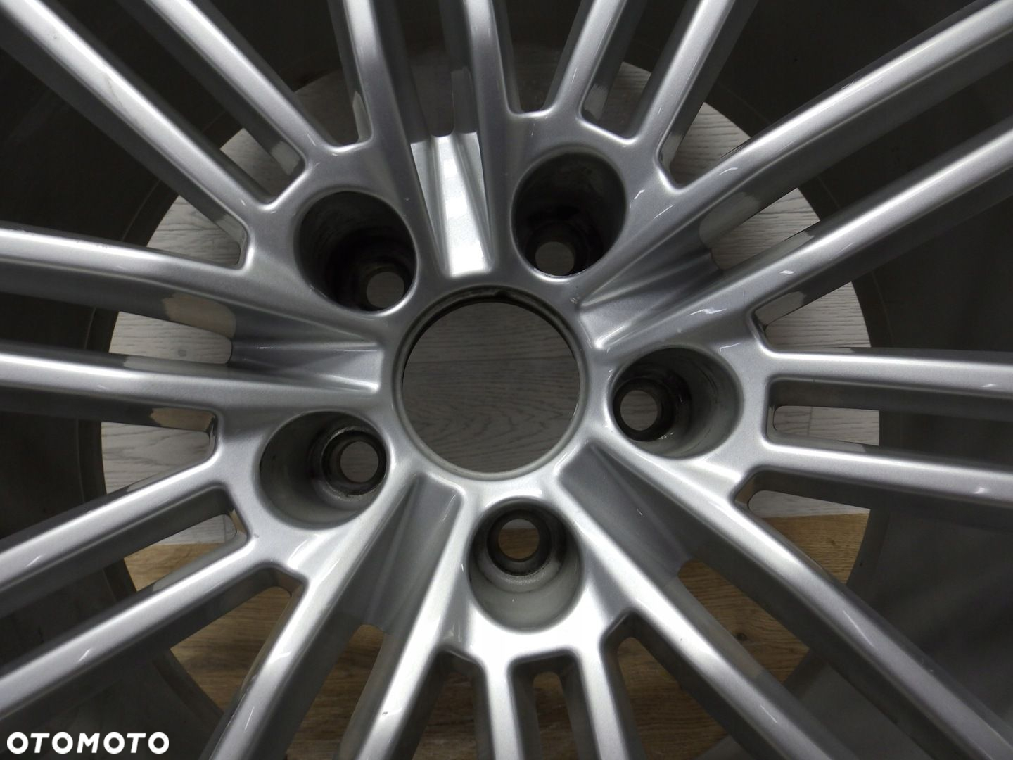 Felga Audi A4 B9 8W0 E8.5Jx18H2 Et29 5x112 - 2