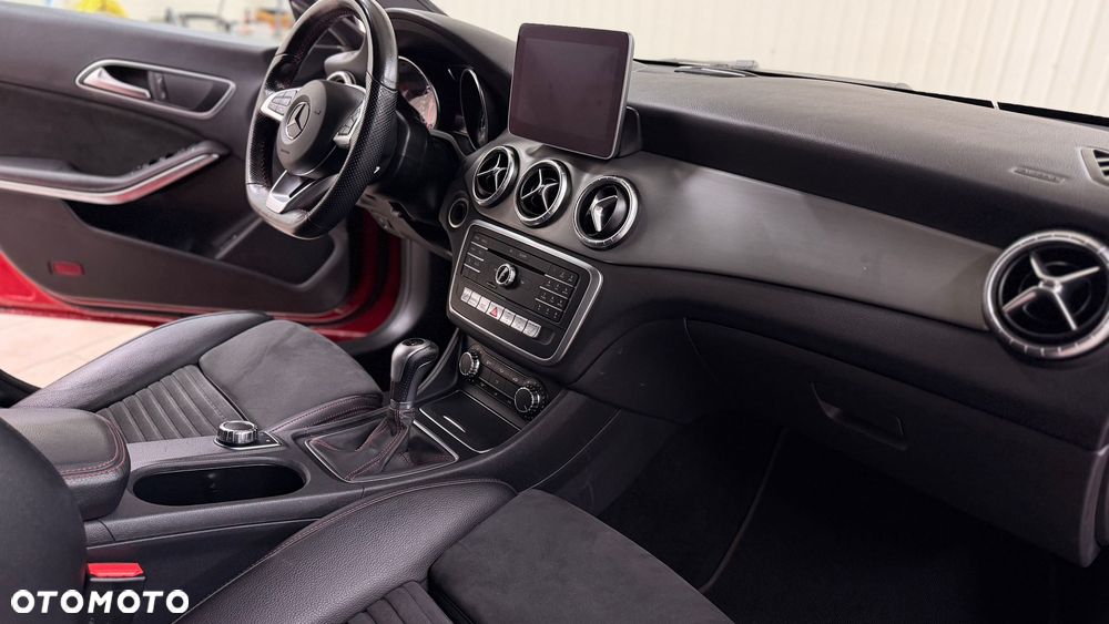 Mercedes-Benz CLA 180 AMG Line - 26