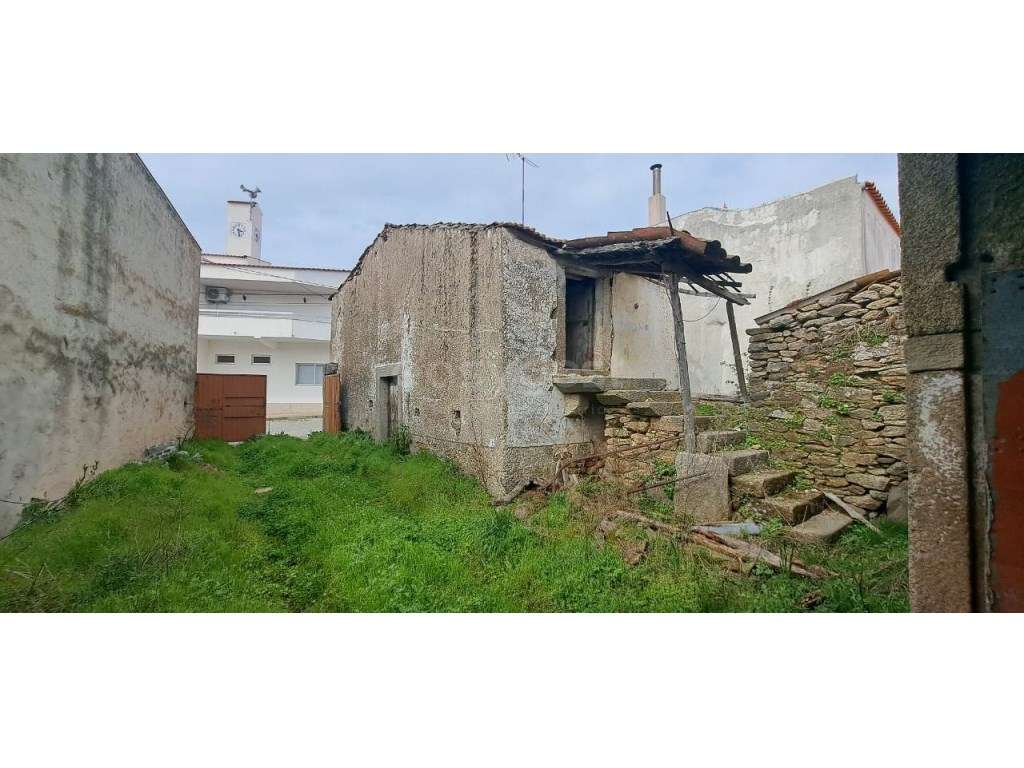 Moradia T2 com garagem em Urrós, Mogadouro - Grande imagem: 2/12