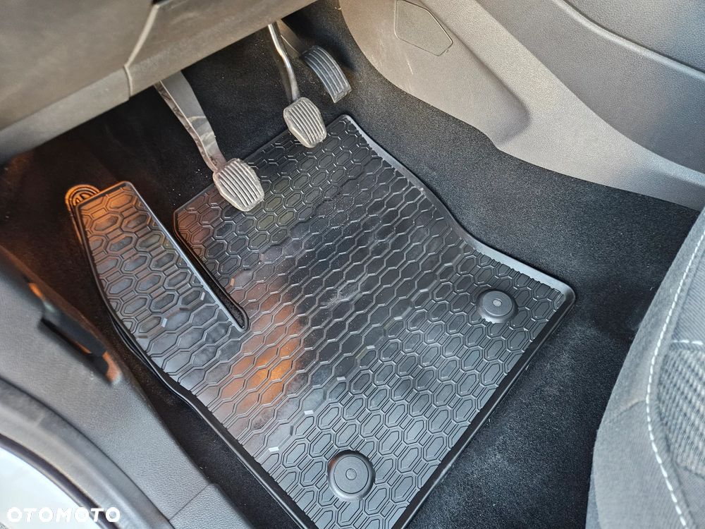 Ford Kuga - 12