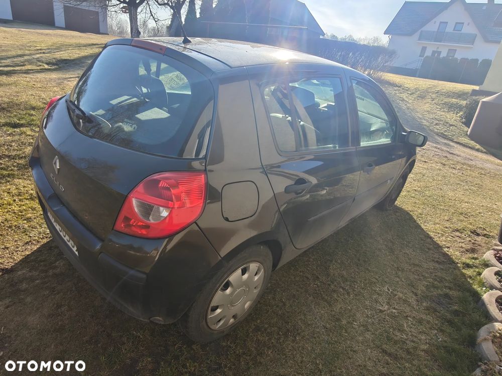 Renault Clio 1.4 16V Authentique - 4