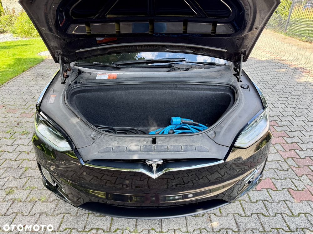 Tesla Model X - 31