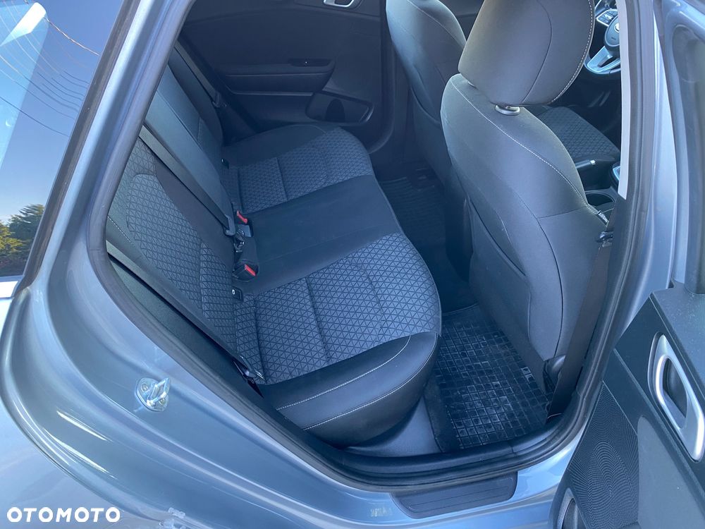 Kia Ceed 1.6 CRDi mHEV M - 34