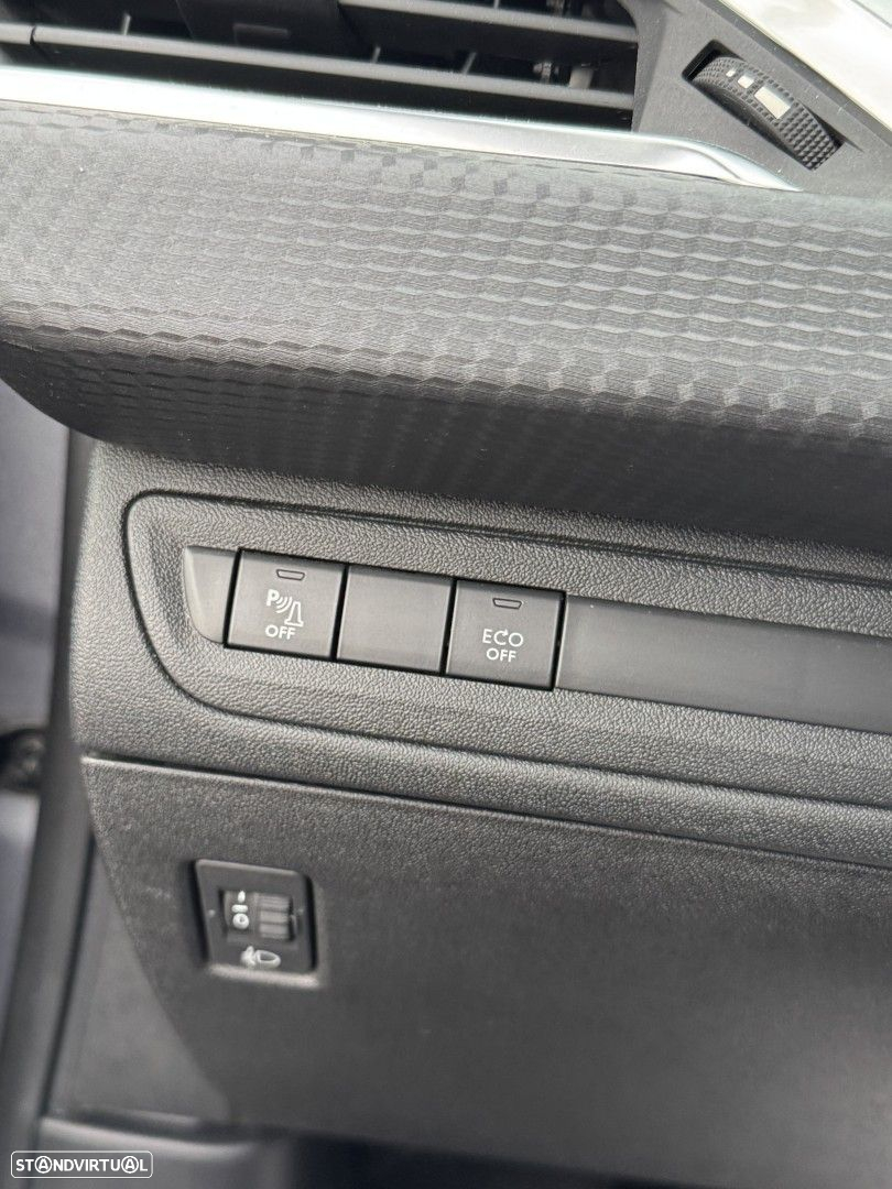 Peugeot 2008 1.2 PureTech Allure - 20