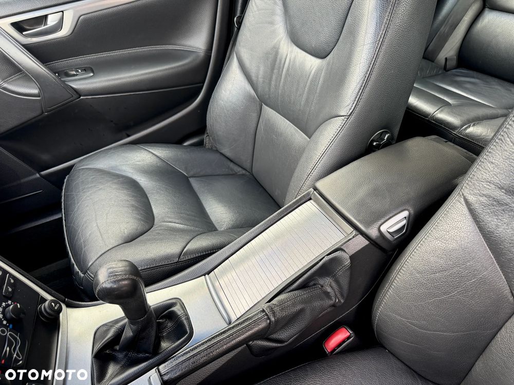 Volvo V70 2.4 Premium - 22