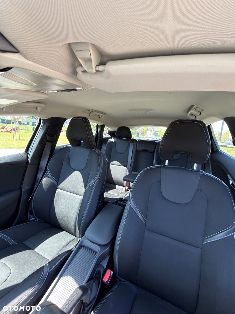 Volvo V40 T2 Momentum - 24