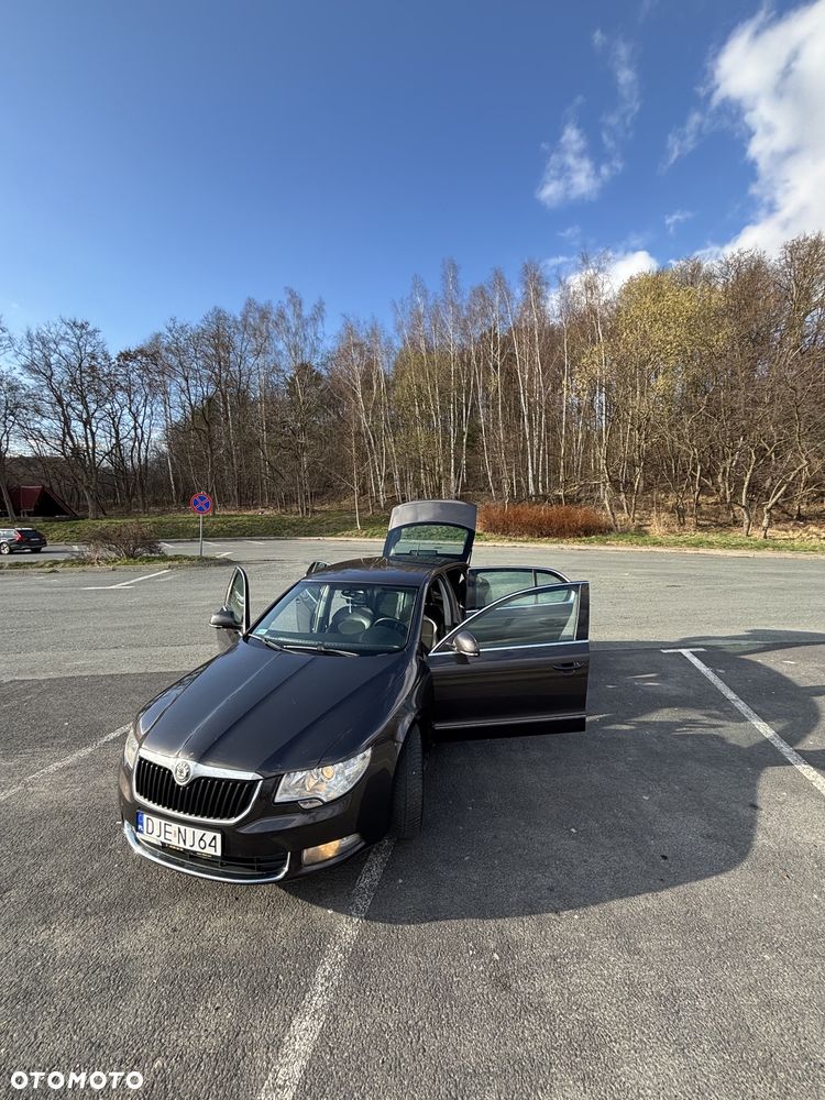 Skoda Superb 2.0 TDI Elegance DSG - 2