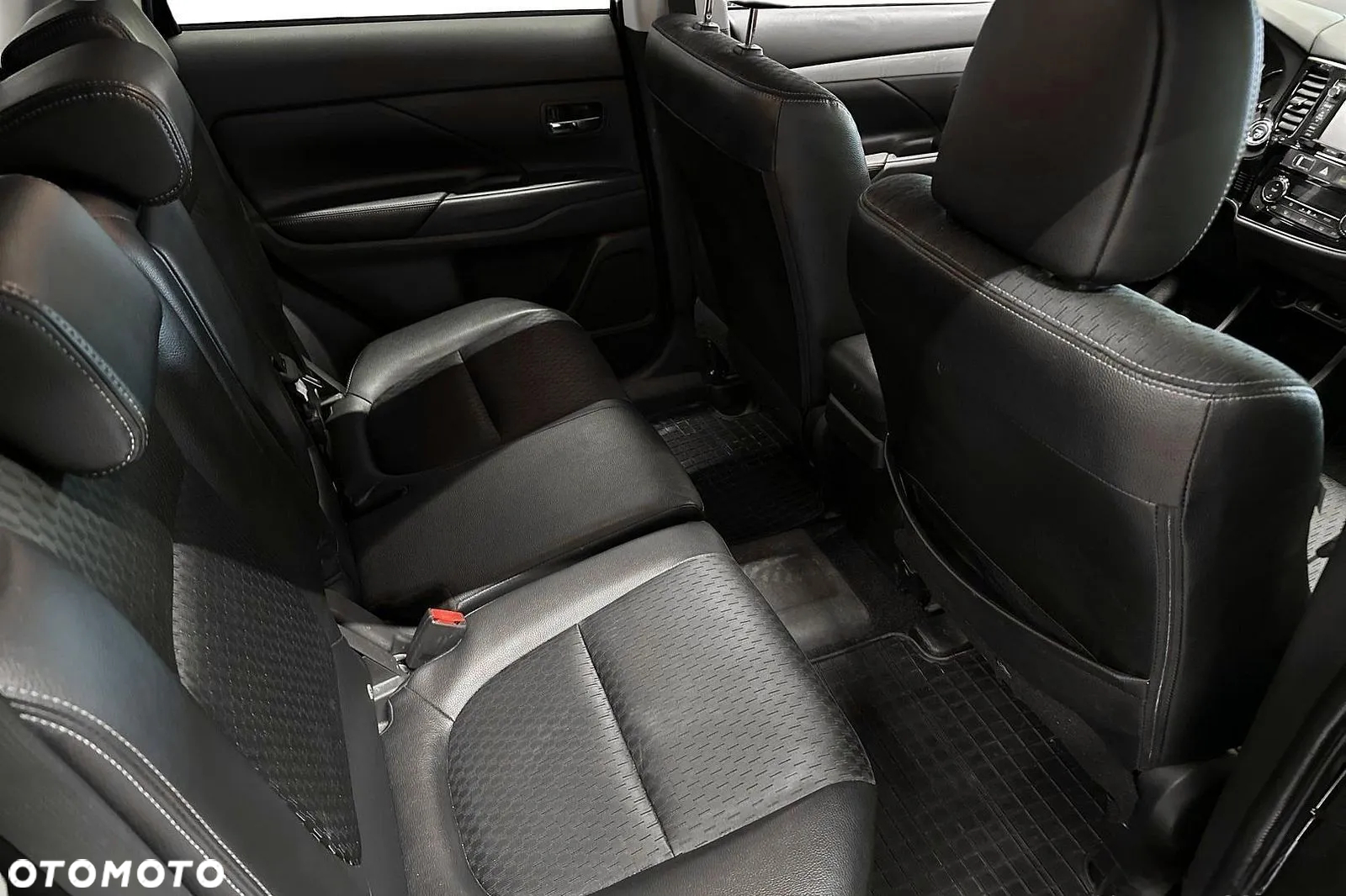 Mitsubishi Outlander 2.0 4WD Plug-In Hybrid - 14