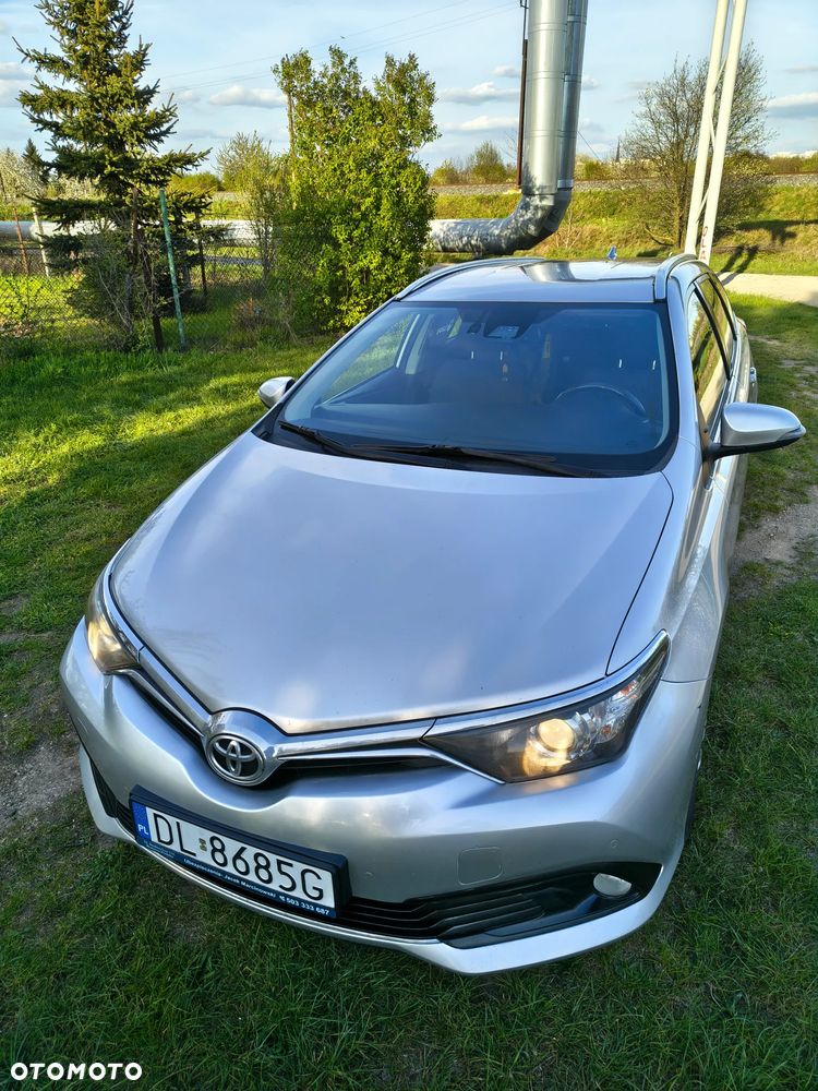 Toyota Auris 1.6 Premium - 1