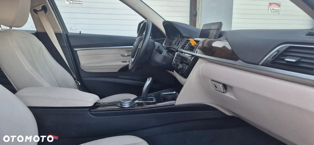 BMW Seria 3 330d Edition Luxury Line Purity - 33