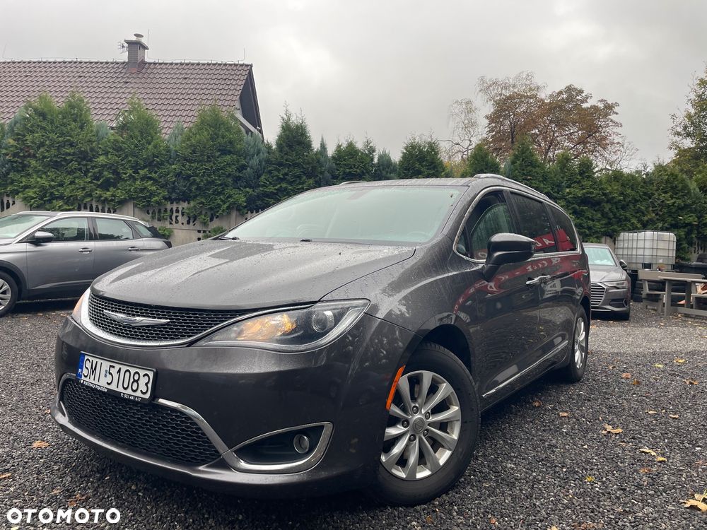 Chrysler Pacifica - 2