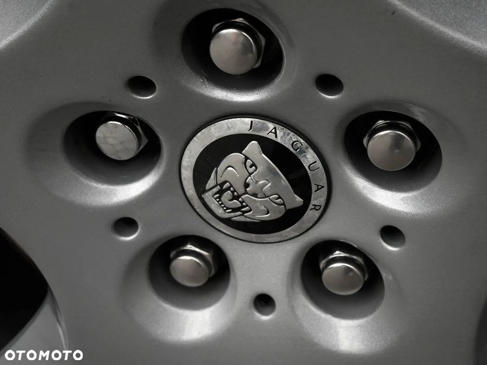 Jaguar XF - 11