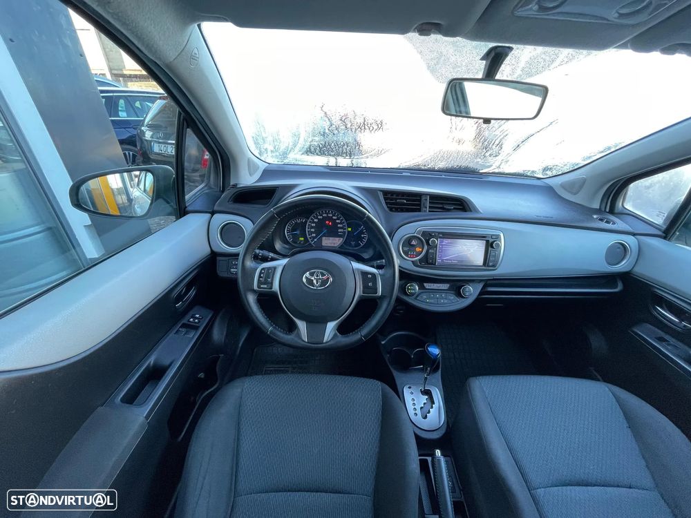 Toyota Yaris 1.5 HSD Active - 22
