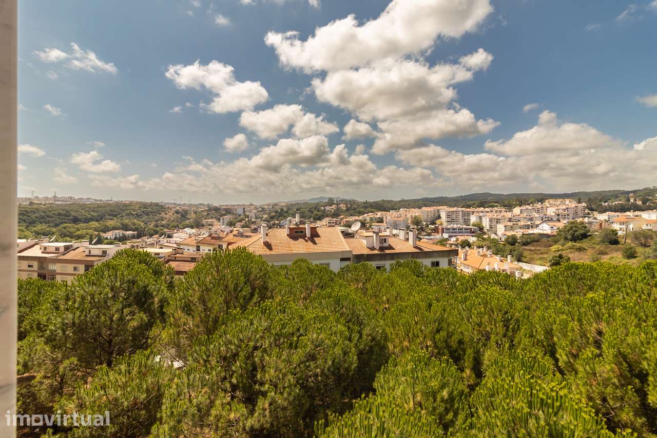 T2 em Belas | Um apartamento onde a vista muda tudo - Grande imagem: 3/40