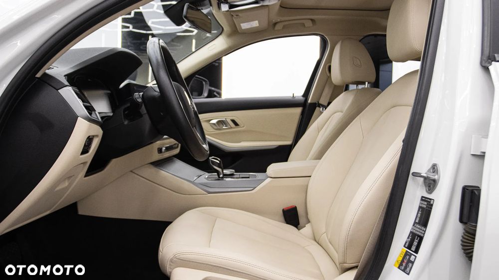 BMW Seria 3 330e Sport - 18