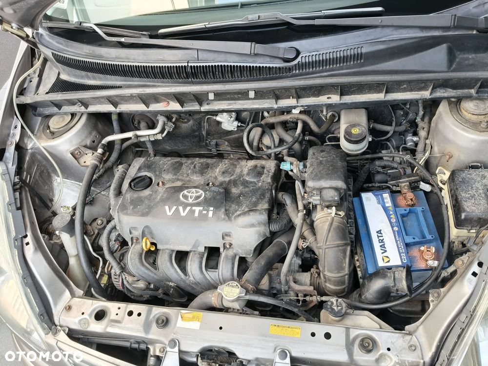 Toyota Yaris Verso 1.3 - 12