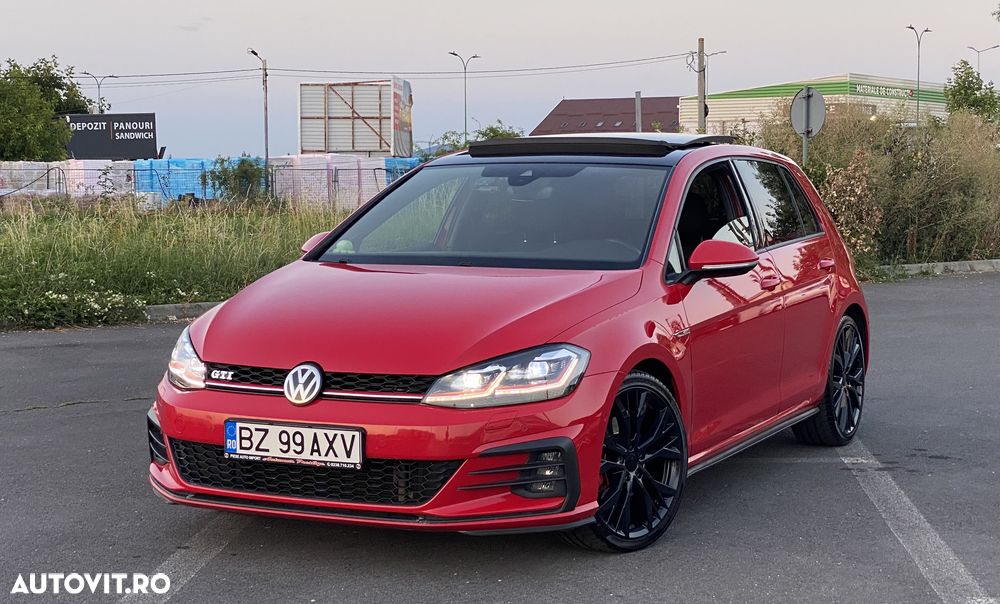 Volkswagen Golf 2.0 TSI GTI - 1