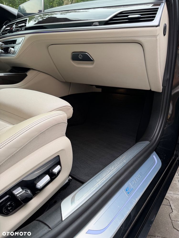 BMW Seria 7 740Le iPerformance - 27